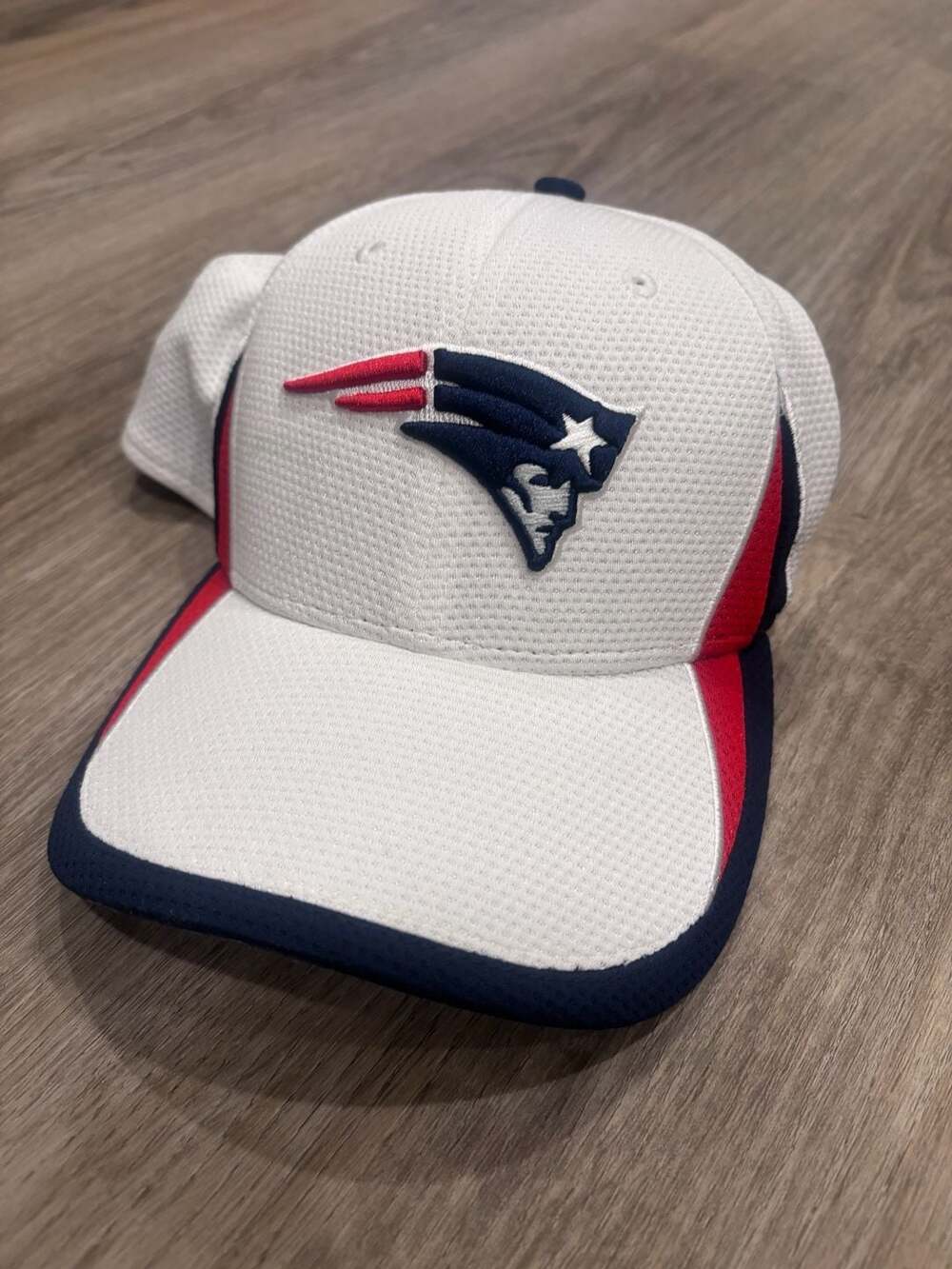 New Era New England Patriots 39THIRTY Size Medium-Large White Flex Hat Cap